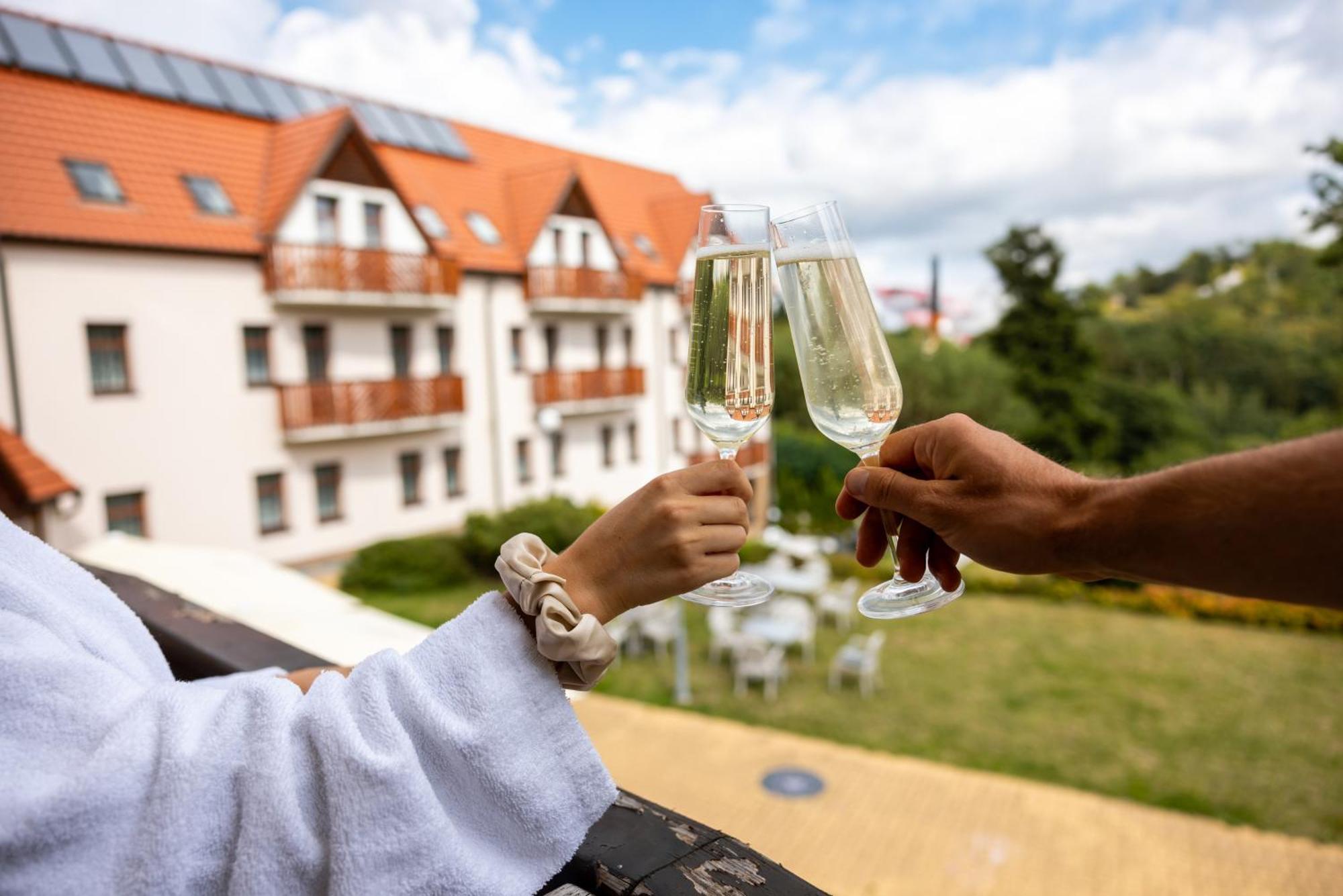 Pytloun Wellness Hotel Hasistejn Misto Экстерьер фото